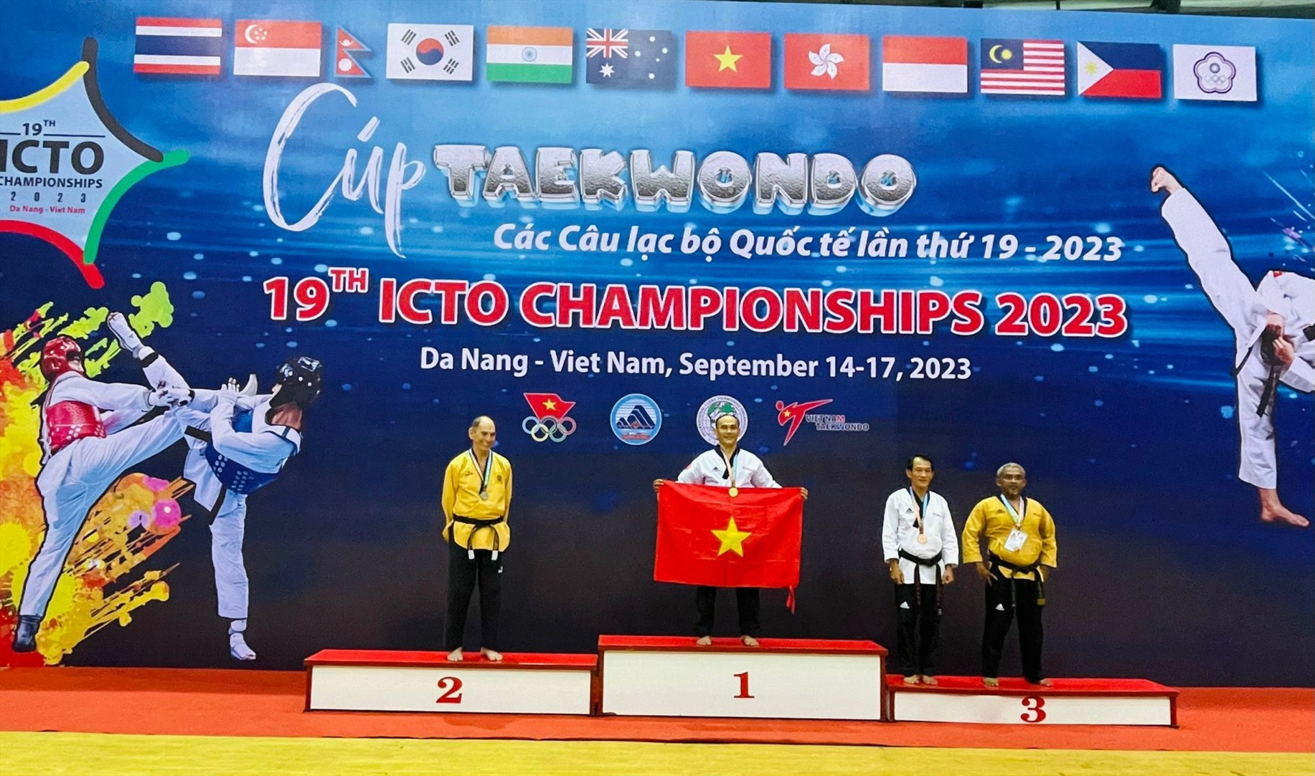 Võ sư Trần Trung Dũng nhận HCV tại giải cúp Taekwondo các CLB quốc tế lần thứ 19. Ảnh: T.Dũng