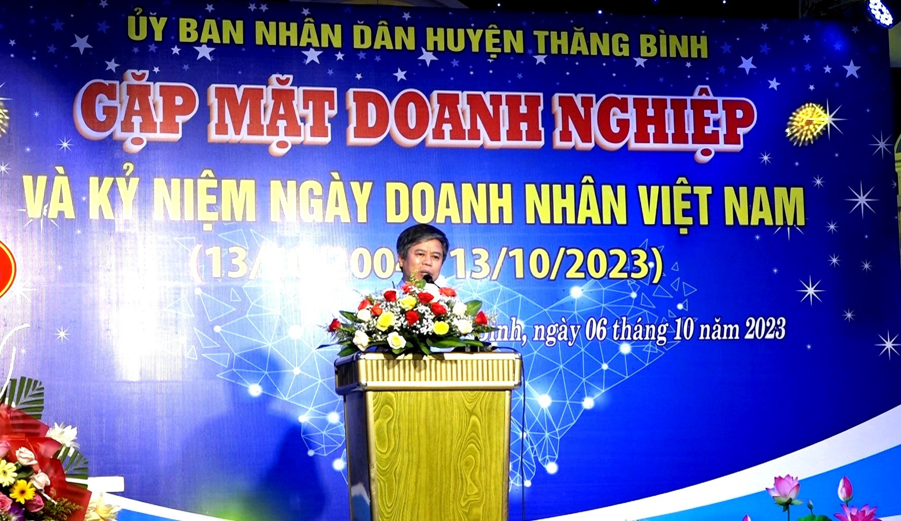 Ông Võ Văn Hùng - Chủ tịch UBND huyện Thăng Bình ghi nhận những đóng góp của cộng đồng doanh nghiệp trên địa bàn. Ảnh: Q.VIỆT