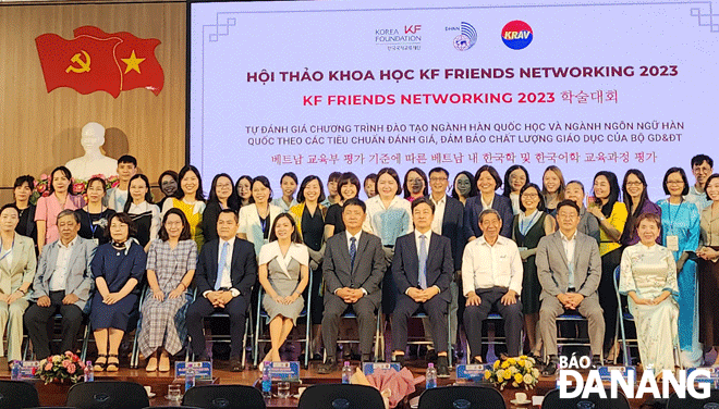 Các đại biểu chụp ảnh lưu niệm tại hội thảo. Ảnh: NGỌC HÀ