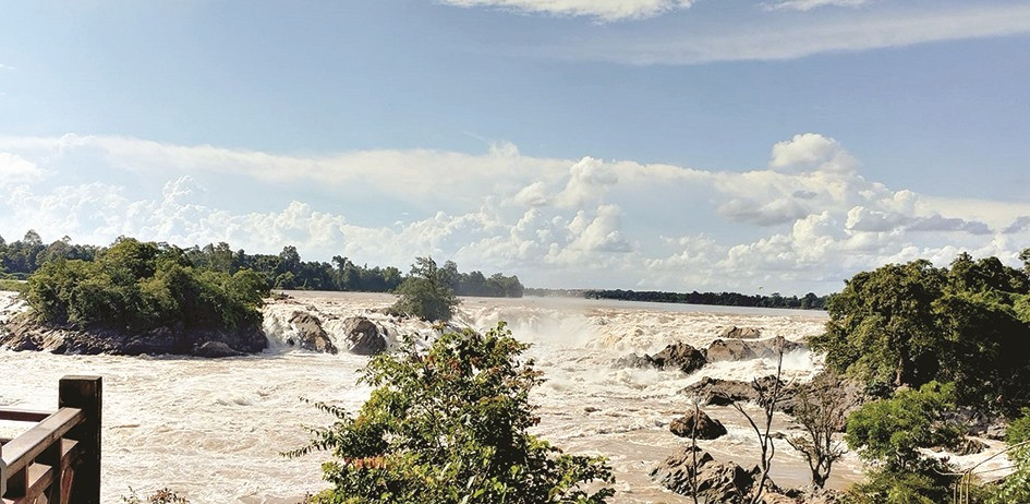 Champasak nổi tiếng với nhiều thác nước hùng vĩ, làm mê đắm lòng người.
