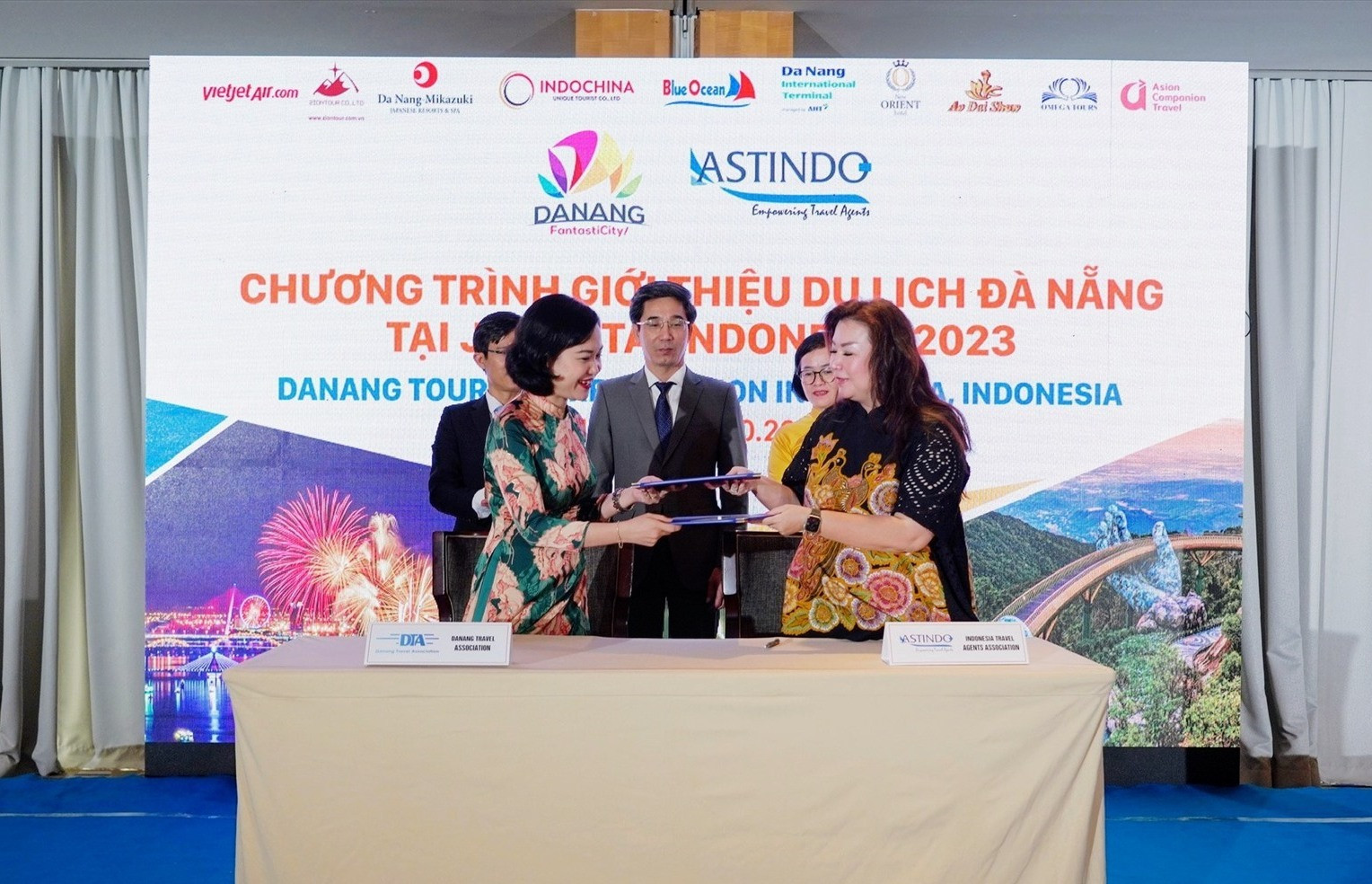 Ký kết hợp tác giữa Hội Lư hành Đà Nẵng và Hiệp hội Lữ hành Indonesia. Ảnh Sở Du lịch Đà Nẵng