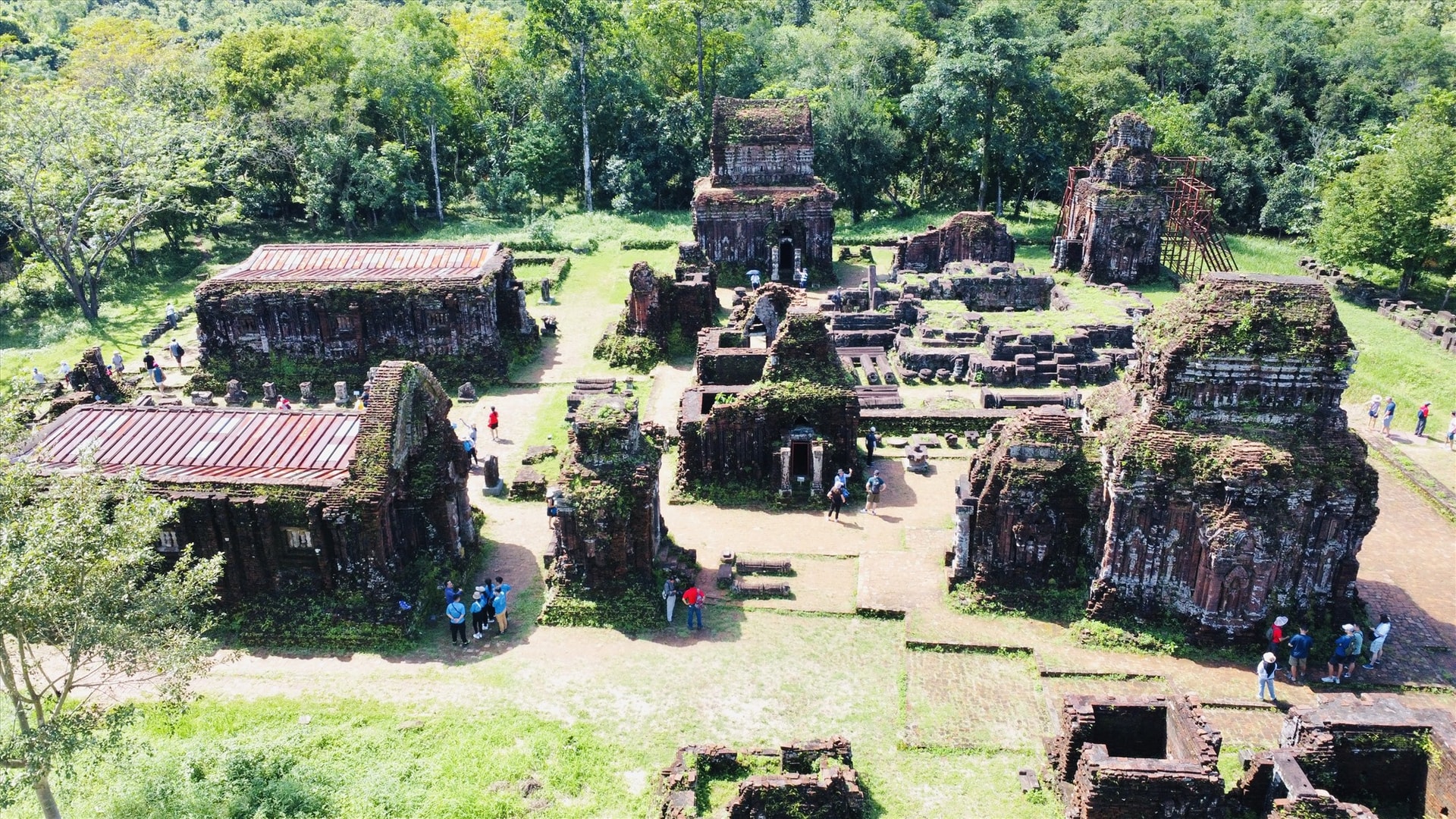 Mỹ Sơn cần xây dựng chuỗi cung ứng dịch vụ phụ trợ kế cận điểm đến để nâng cao giá trị của di sản này. Ảnh: Q.T