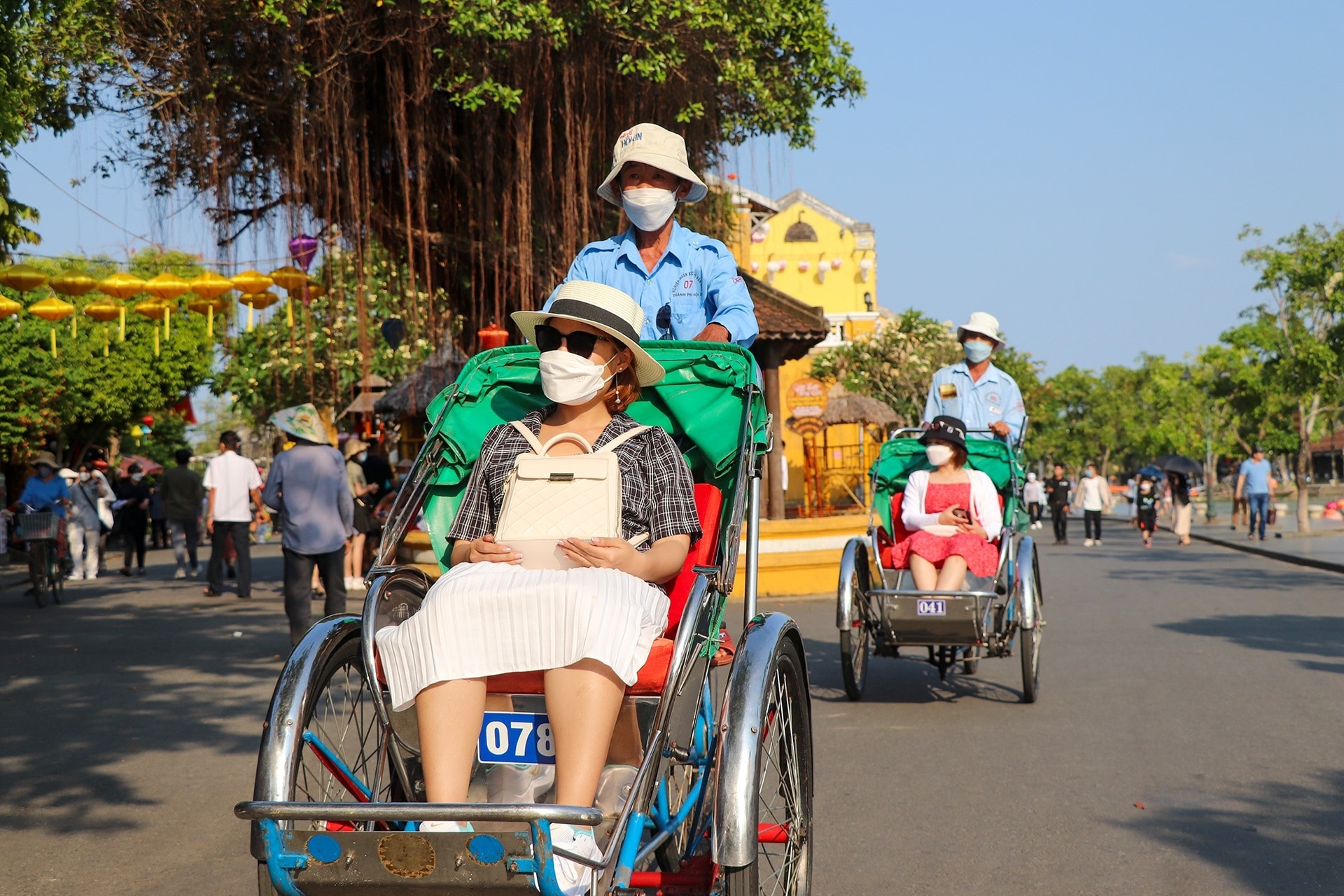 Từ khi có Nghiệp đoàn xích lô TP.Hội An, các thành viên đều hoạt động bài bản, tương trợ nhau cùng làm việc. Ảnh: PV