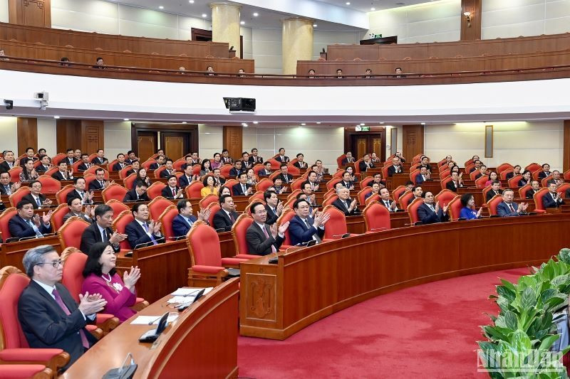 Các đồng chí lãnh đạo Đảng, Nhà nước và các đại biểu dự phiên bế mạc hội nghị. (Ảnh: ĐĂNG KHOA)