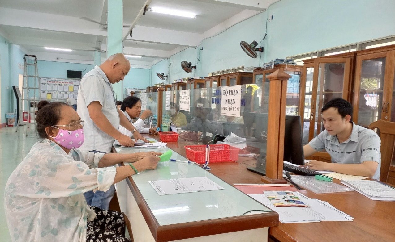 Huyện Quế Sơn tập trung nâng cao hiệu quả hoạt động của bộ phận một cửa ở các xã, thị trấn. Ảnh: P.V