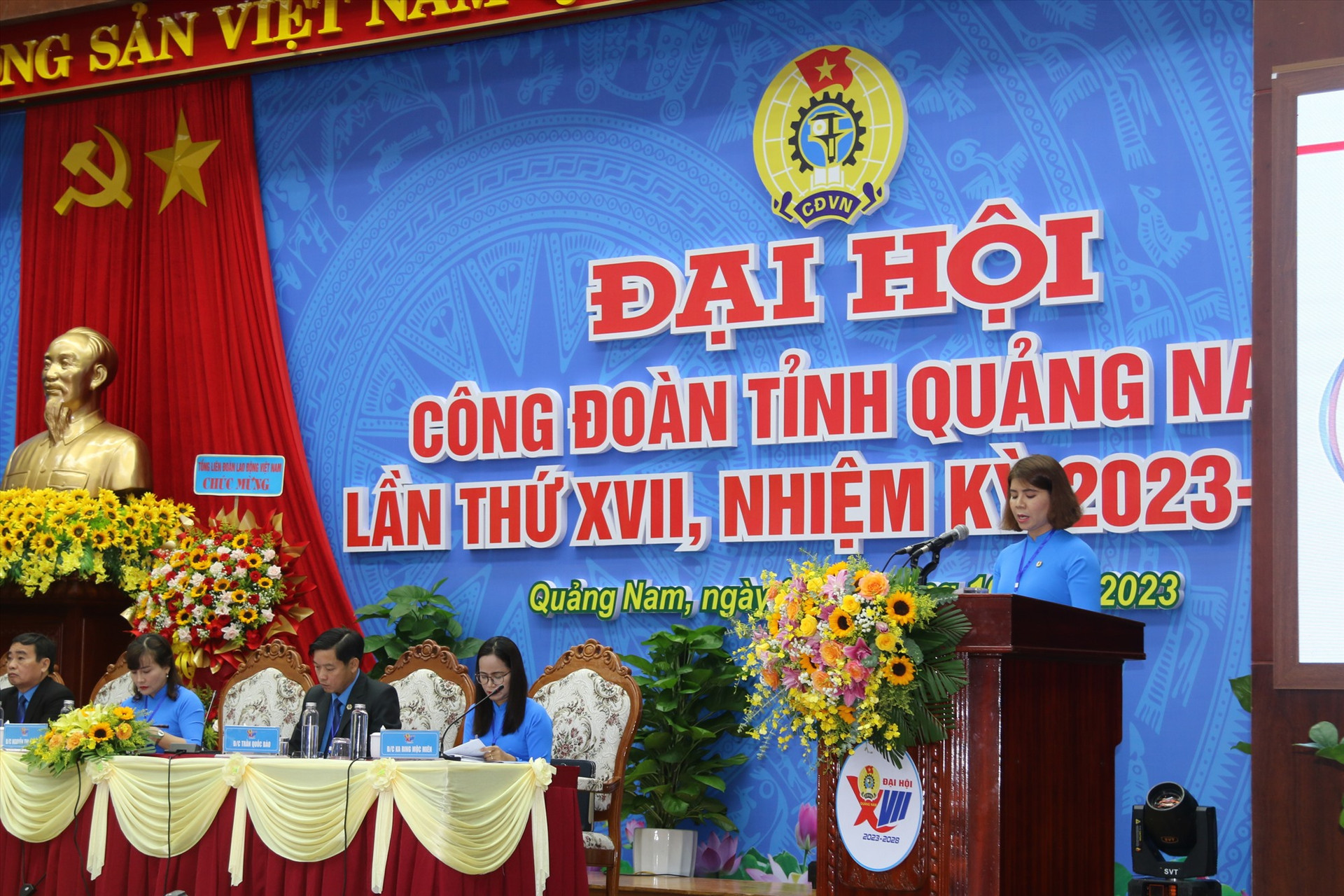 Bà Huỳnh Thị Kiều Ly - Phó Chủ tịch Công đoàn Viên chức tỉnh tham luận tại Đại hội. Ảnh: D.L