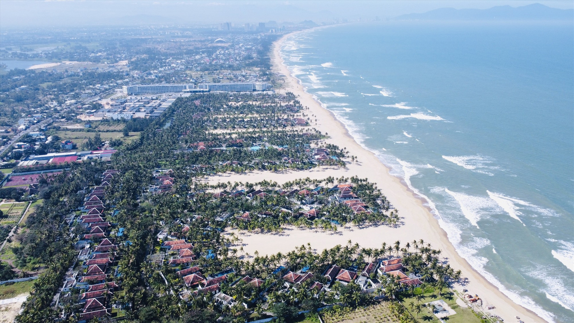 Four Season Resort The Nam Hai nằm bên bờ biển Hà My (phường Điện Dương, thị xã Điện Bàn). Ảnh: Q.T