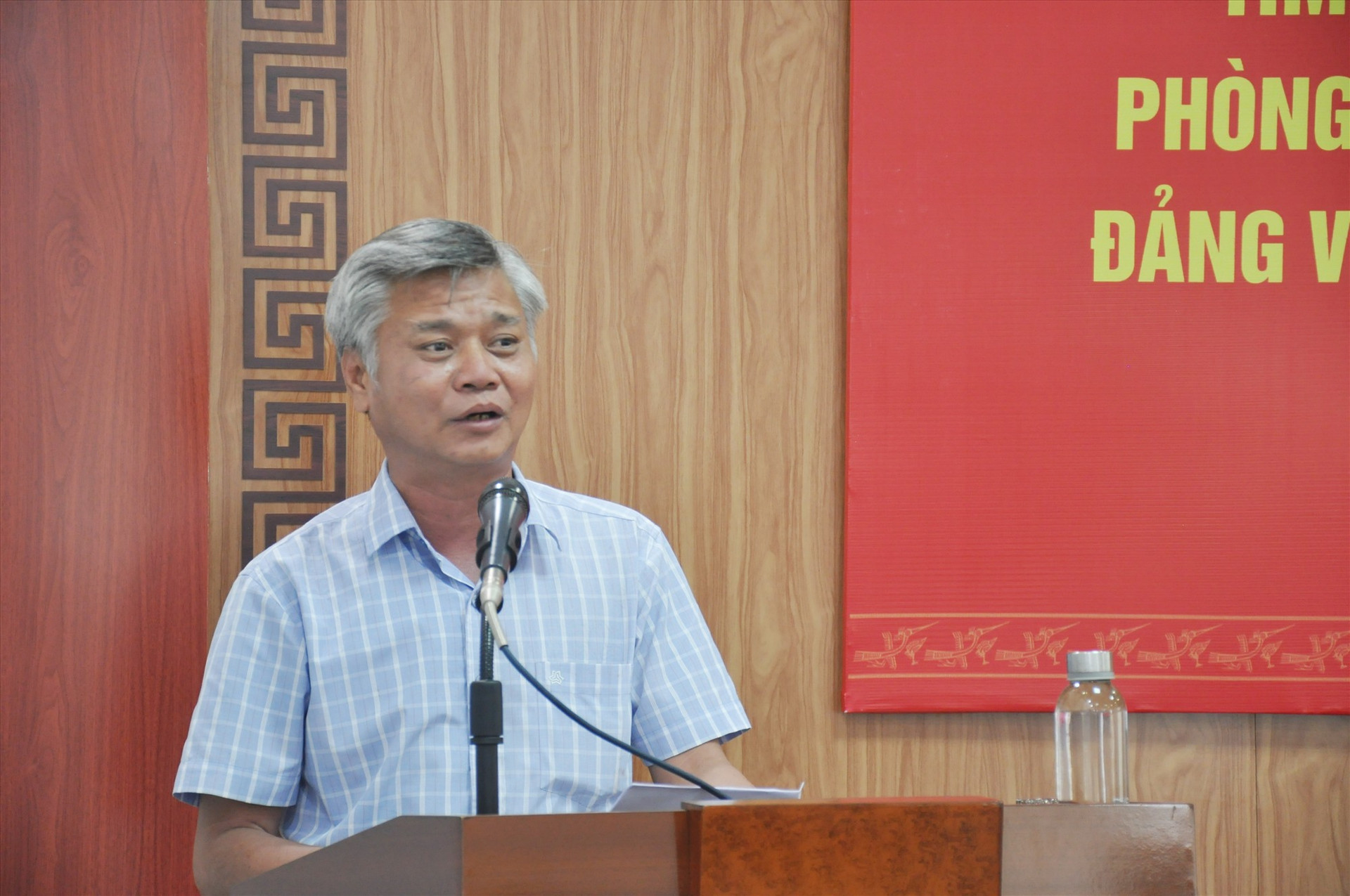 Ông Đoàn Xuân Phú - Phó Hiệu trưởng Trường Chính trị tỉnh phát biểu tổng luận hội thảo. Ảnh: N.Đ