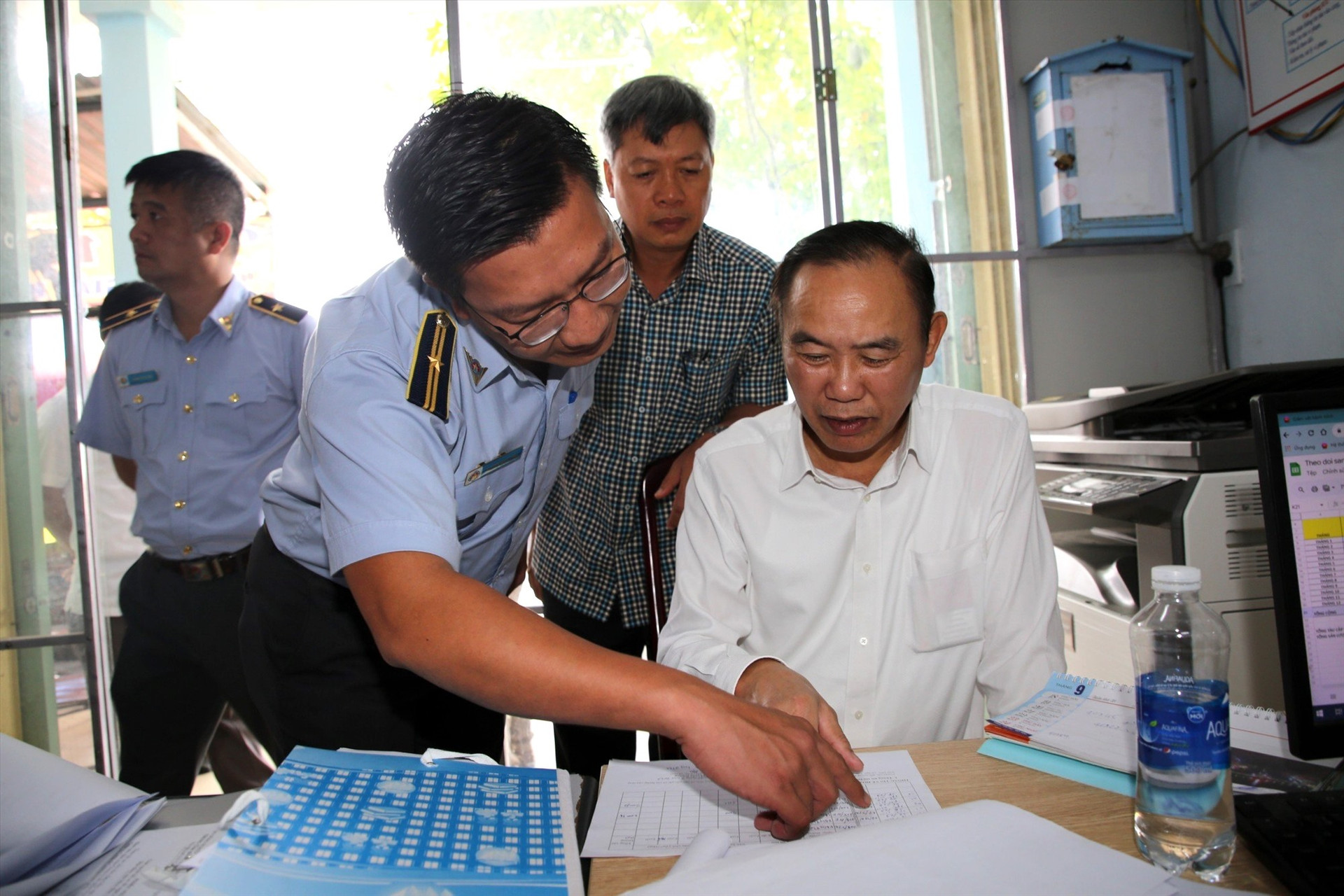 Thứ trưởng Bộ NN&PTNT kiểm tra công tác gỡ “thẻ vàng” thủy sản của Quảng Nam. Ảnh: Q.VIỆT
