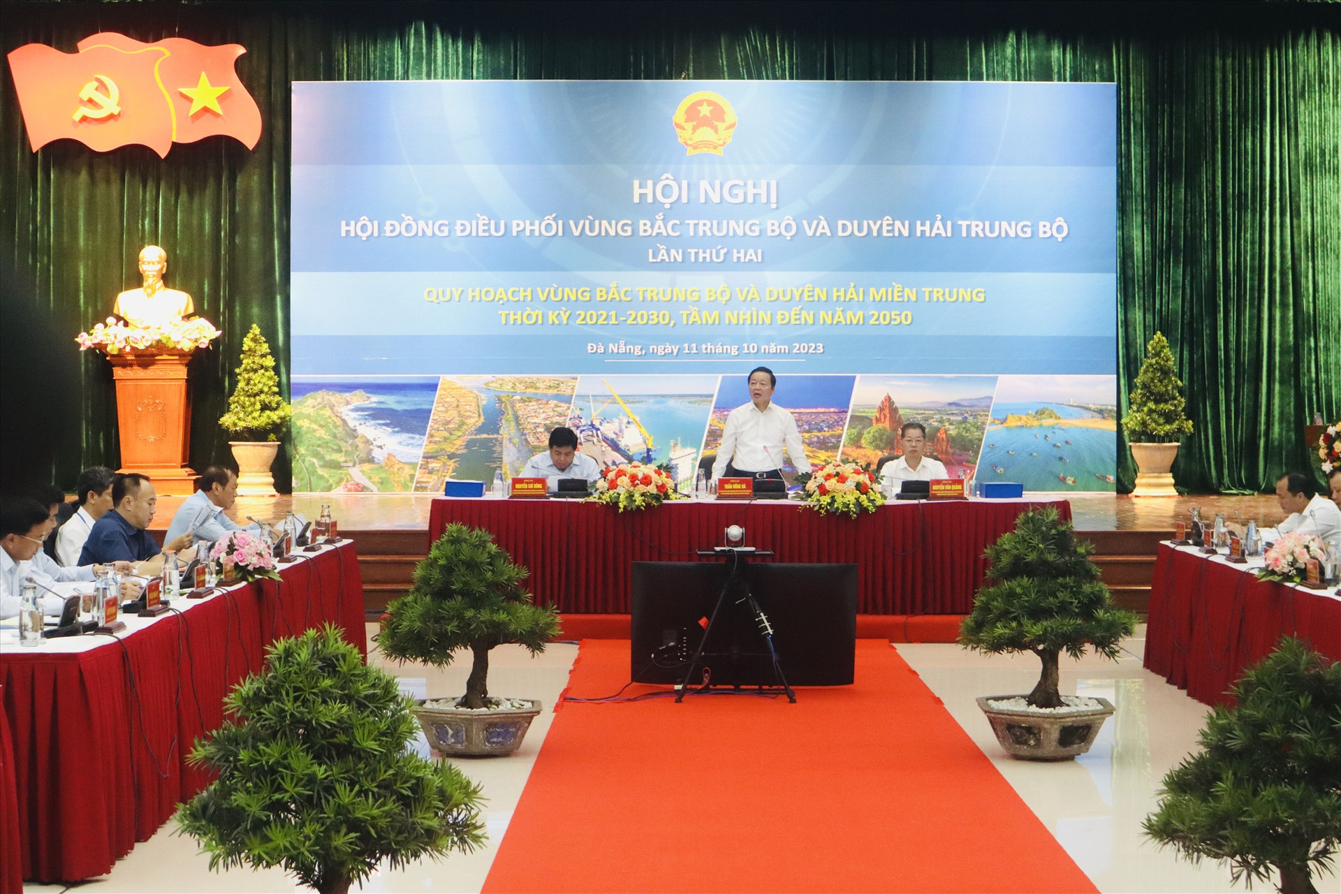 Phó Thủ tướng Chính phủ Trần Hồng Hà chủ trì và phát biểu tại hội nghị. Ảnh: Q.T