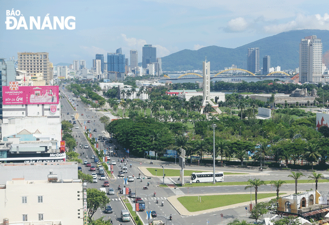 Chủ đầu tư, sử dụng gần 50 lô đất ở phía đông nam Đài tưởng niệm thành phố được Sở Tài nguyên và Môi trường yêu cầu báo cáo tiến độ sử dụng đất. Ảnh: HOÀNG HIỆP