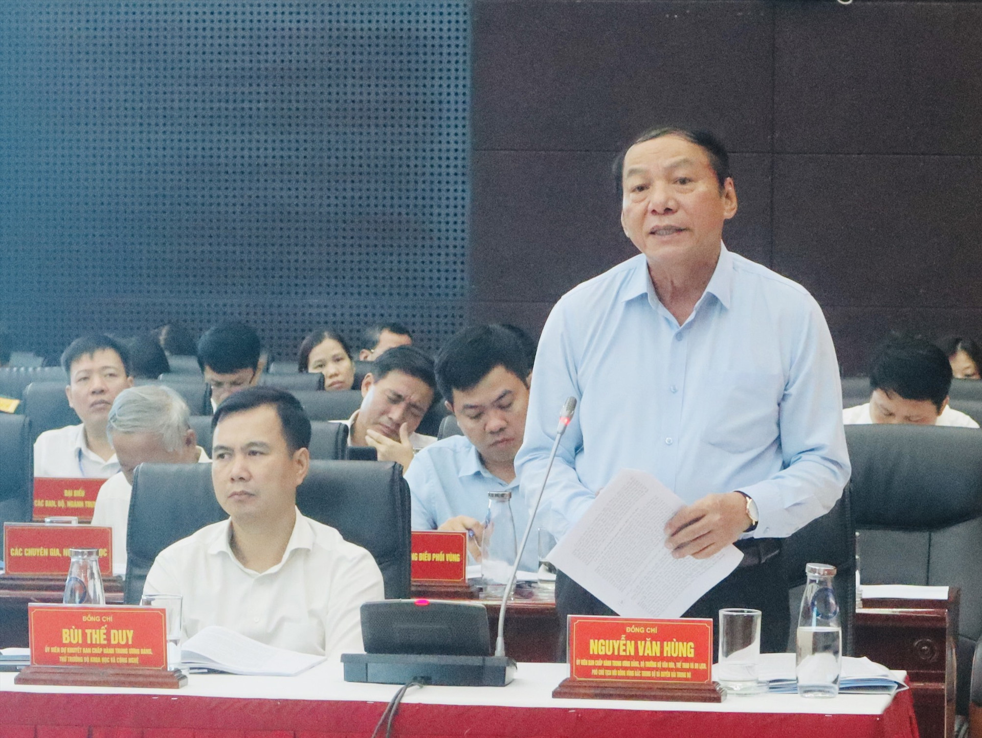 Bộ trưởng Bộ VH-TT&DL Nguyễn Văn Hùng phát biểu tại hội nghị hội đồng điều phối vùng Bắc Trung Bộ và duyên hải Trung Bộ. Ảnh: Q.T