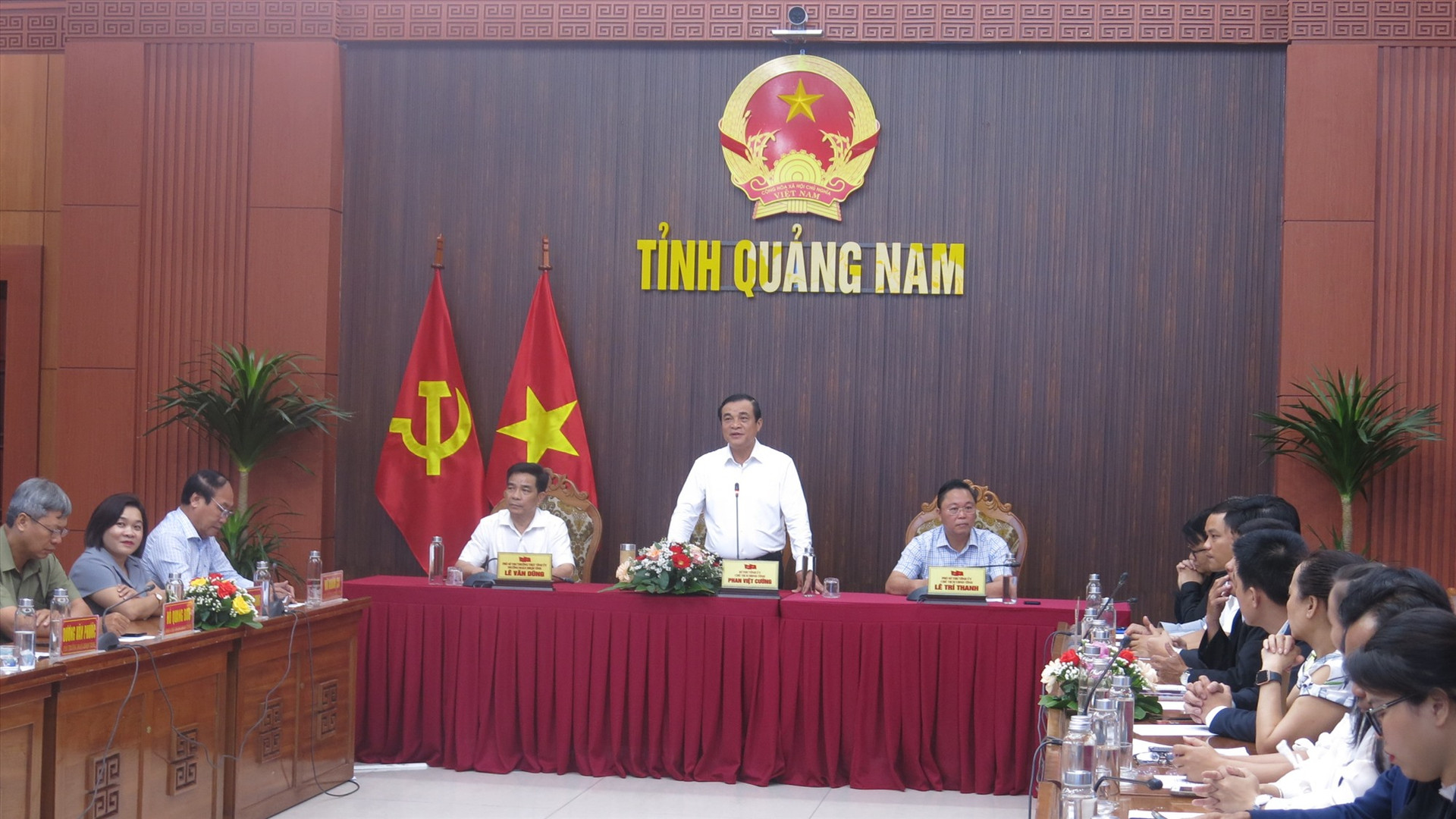 Bí thư Tỉnh ủy, Chủ tịch HĐND tỉnh Phan Việt Cường phát biểu tại cuộc gặp mặt doanh nghiệp, doanh nhân.