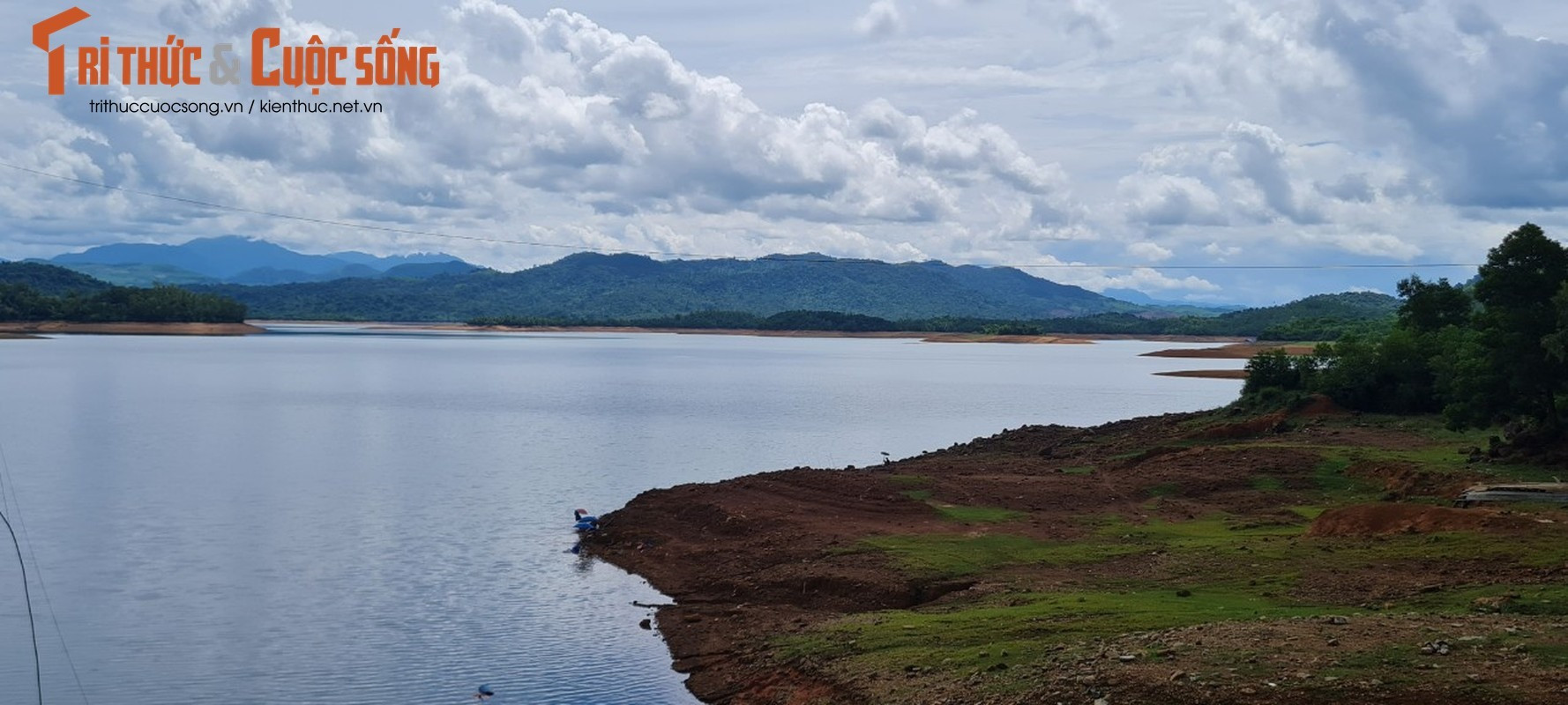 A corner of Phu Ninh lake.