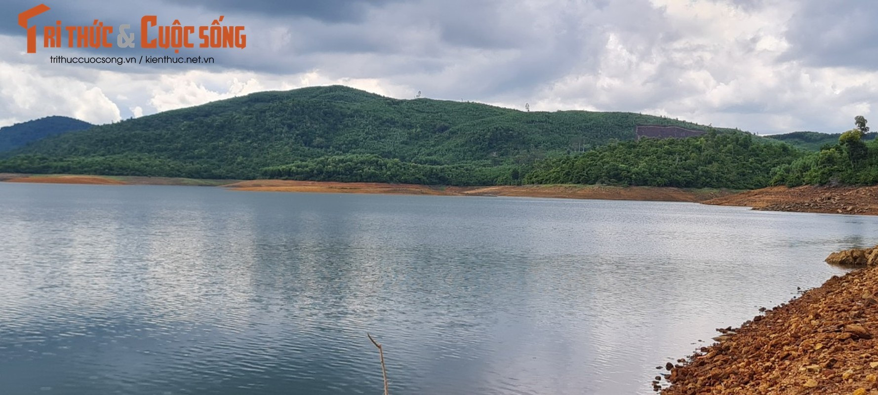 Phu Ninh lake provides irrigation water for 23,000 hectares of agricultural land in Nui Thanh, Thang Binh, Que Son and Phu Ninh districts and Tam Ky city.