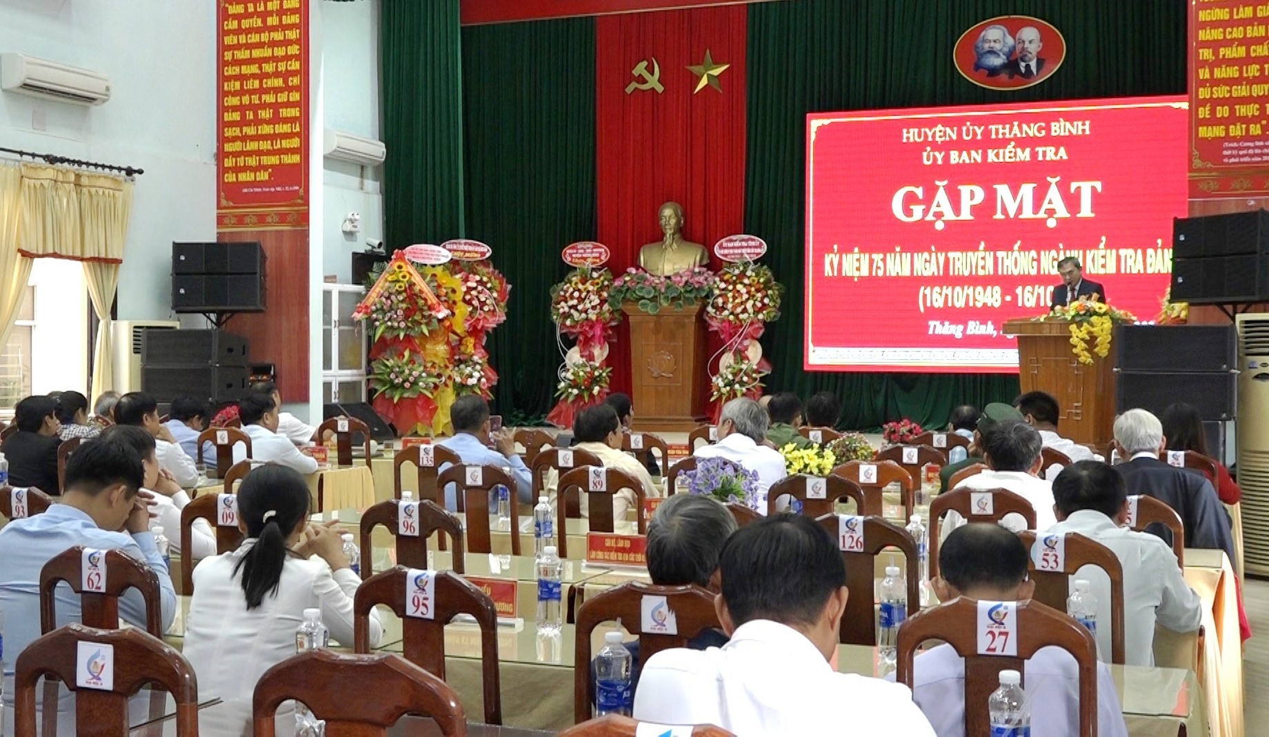 Quang cảnh buổi gặp mặt kỷ niệm 75 năm ngày truyền thống Ngành kiểm tra Đảng tại Thăng Bình. Ảnh: T.N