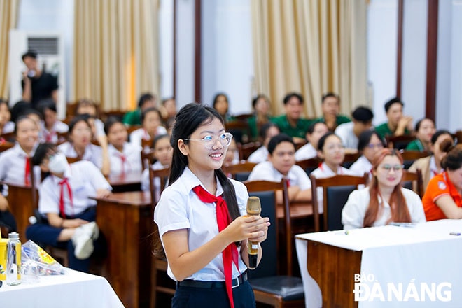 Tham gia chương trình “Gen Z Đà Nẵng, hành động xanh vì biển quê hương”, học sinh Đà Nẵng được đào tạo về những kỹ năng giảm thiểu rác thải nhựa và bảo vệ môi trường sống. Ảnh: H.L