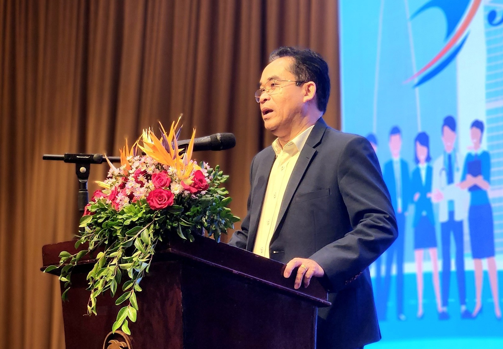 Phó Chủ tịch UBND tỉnh Trần Anh Tuấn phát biểu tại lễ trao học bổng. Ảnh: Q.T
