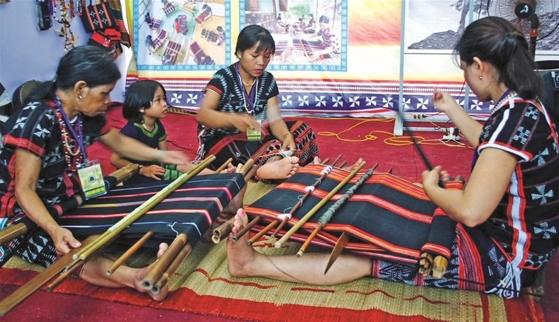 Brocade weaving