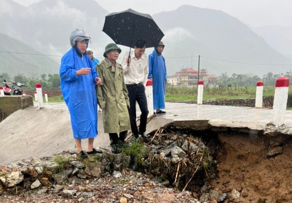 Một điểm bị sạt lở do ảnh hưởng của mưa lớn trên địa bàn Đại Lộc. Ảnh: N.D