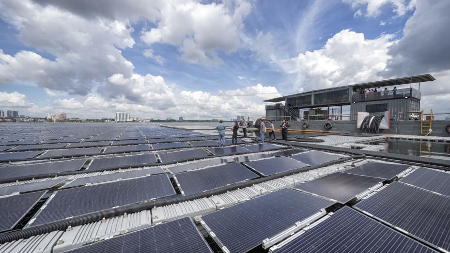 Nhà máy quan điện mặt trời nổi tại Singapore. Ảnh: Gettyimages