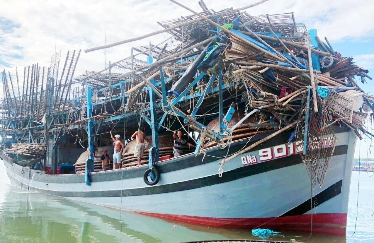 Tàu cá QNa-90129 là một trong hai tàu cá bị chìm do lốc xoáy ở khu vực Trường Sa. Ảnh: TC