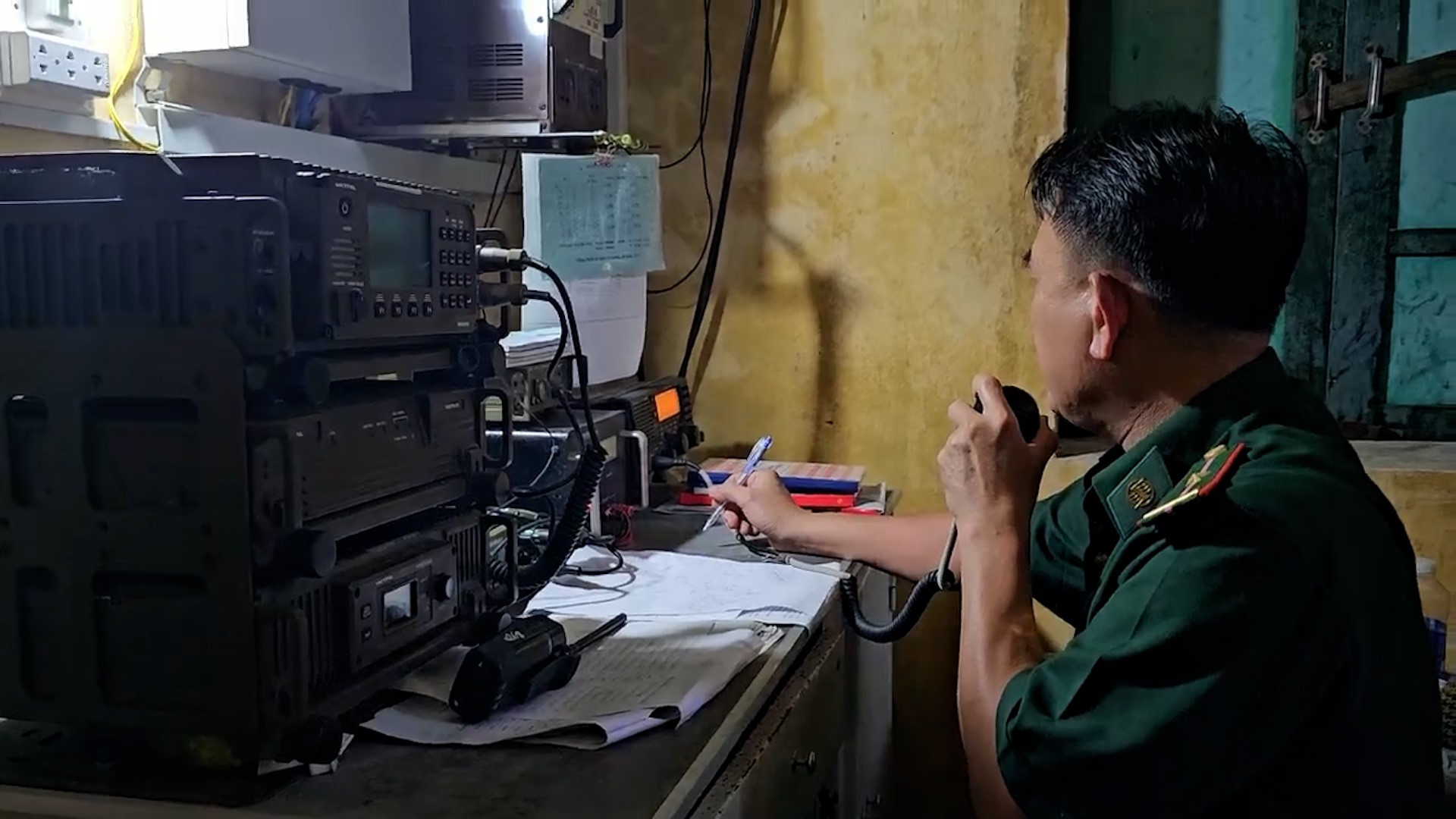 Ban Chỉ huy PCTT&TKCN 14 tỉnh từ Thanh Hóa đến Bình Thuận phối hợp chặt chẽ với các lực lượng của Bộ Quốc phòng và Trung tâm Phối hợp TKCN khu vực II (Đà Nẵng) và IV (Vũng Tàu) để tổ chức triển khai công tác tìm kiếm cứu nạn. Ảnh: H.Đ