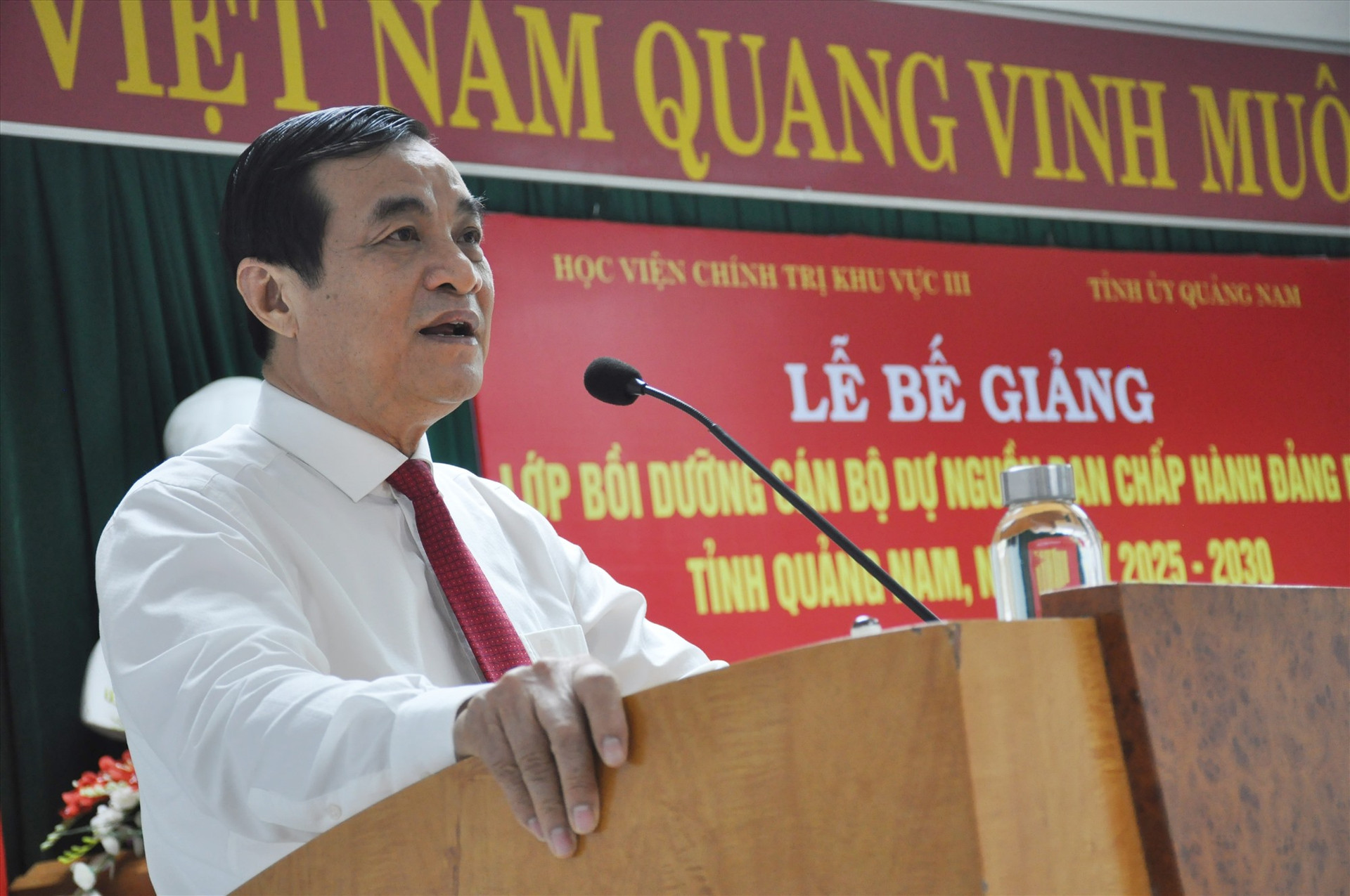 Bí thư Tỉnh ủy Phan Việt Cường phát biểu tại lễ bế giảng. Ảnh: N.Đ