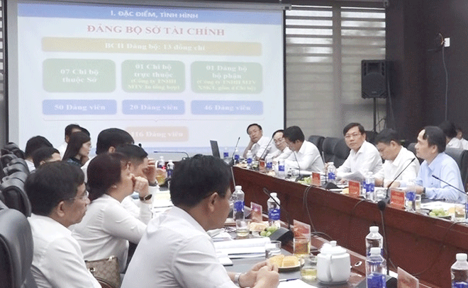 Sở Tài chính luôn nỗ lực làm tốt công tác quản lý mua sắm tài sản công nhằm phòng ngừa tham nhũng, tiêu cực xảy ra trong lĩnh vực này. Trong ảnh: Hội nghị công tác Đảng của Đảng bộ Sở Tài chính. Ảnh: Sở Tài chính