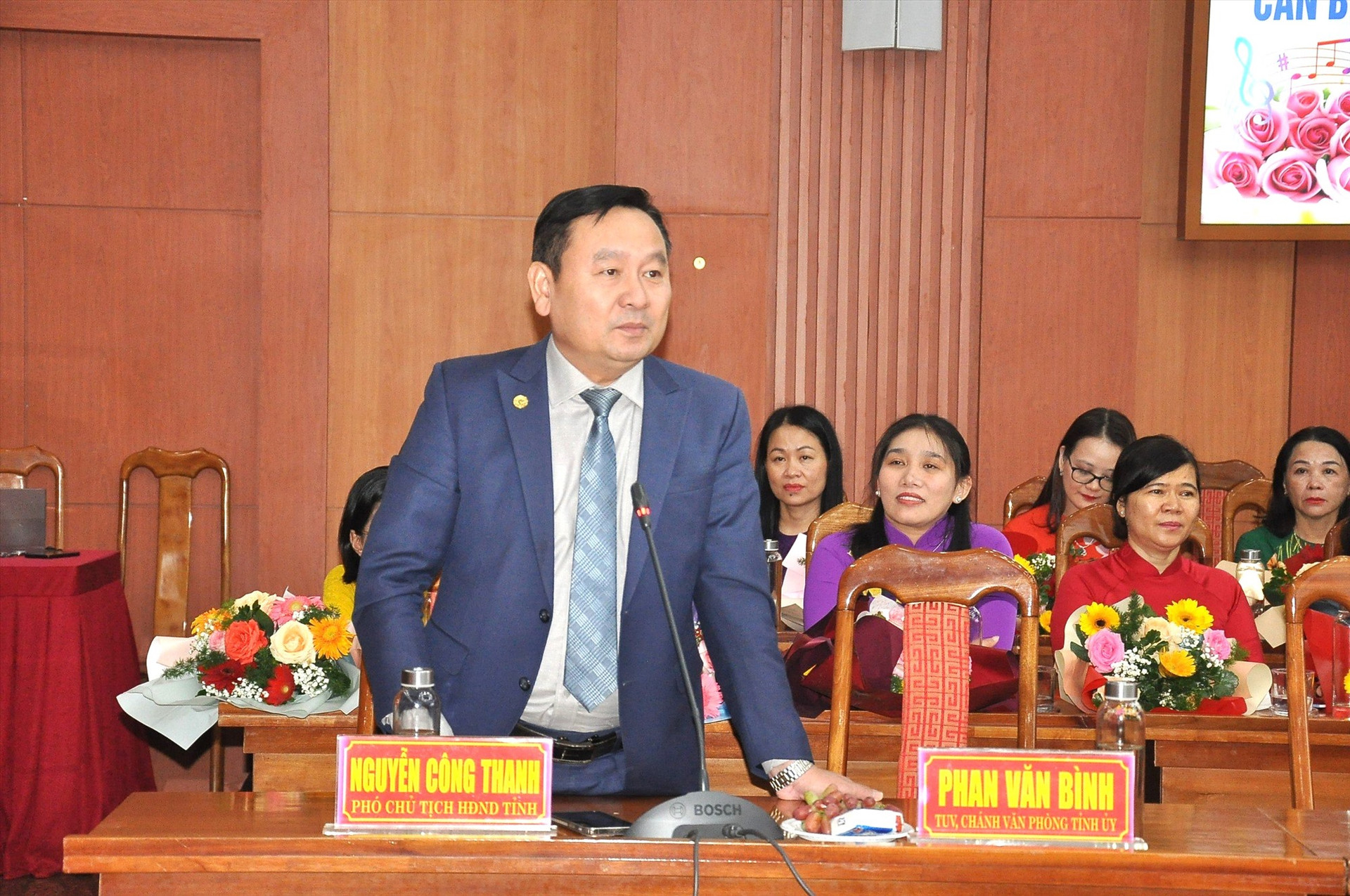 Phó Chủ tịch HĐND tỉnh Nguyễn Công Thanh phát biểu tại buổi gặp mặt. Ảnh: TÂM ĐAN