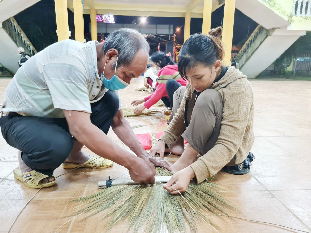 Nhiều lao động miền núi được đào tạo nghề từ chương trình giảm nghèo bền vững. Ảnh: D.L