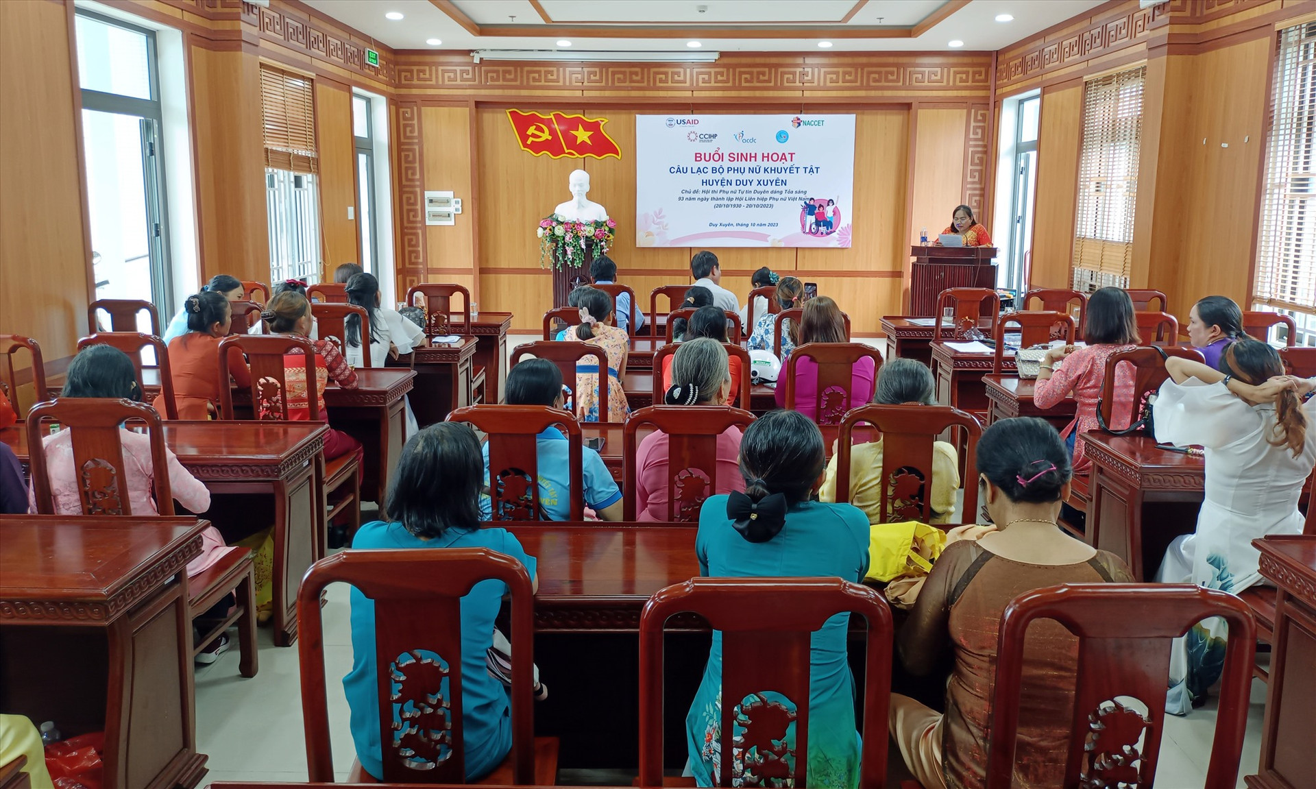 Buổi sinh hoạt của CLB phụ nữ khuyết tật huyện Duy Xuyên.