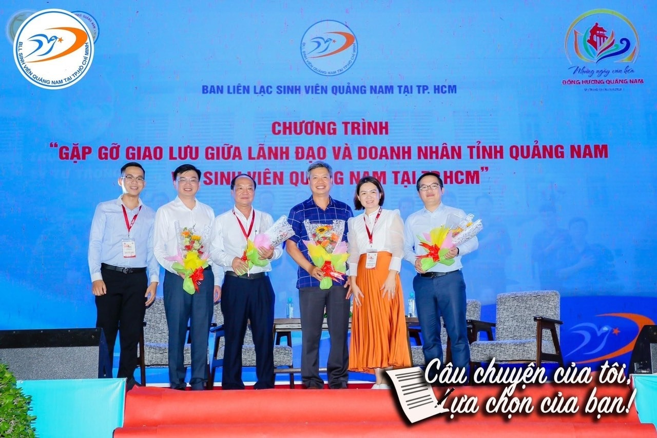 Chị Tiên tổ chức chương trình cho sinh viên giao lưu với lãnh đạo và doanh nhân Quảng Nam. Ảnh: P.V