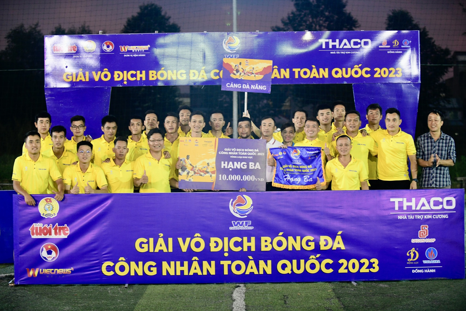 Đội bóng Công đoàn Cảng Đà Nẵng với giải Ba vòng loại khu vực 4.