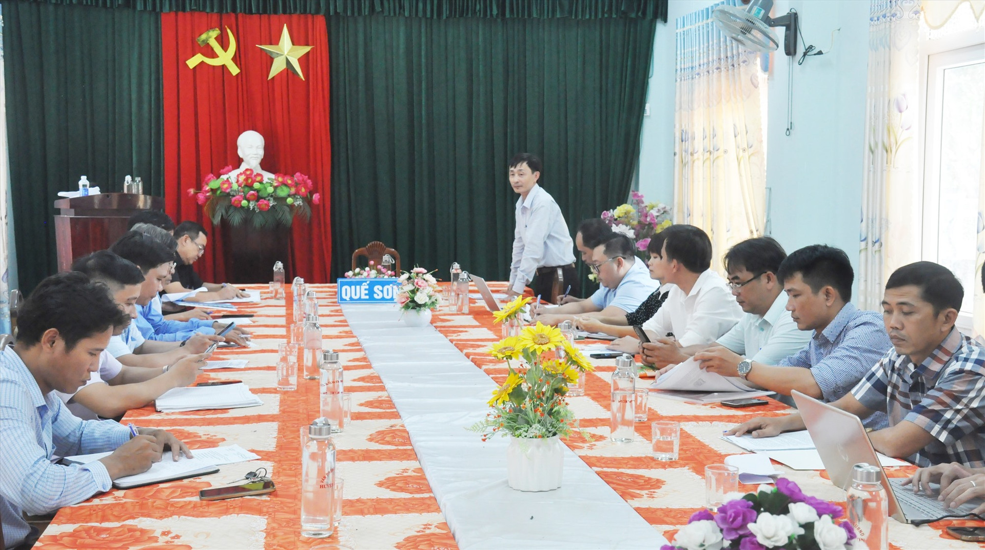 Đoàn Kiểm tra của Sở Nội vụ làm việc với UBND huyện Quế Sơn về công tác cải cách hành chính, chuyển đổi số các tháng đầu năm 2023. Ảnh: N.Đ