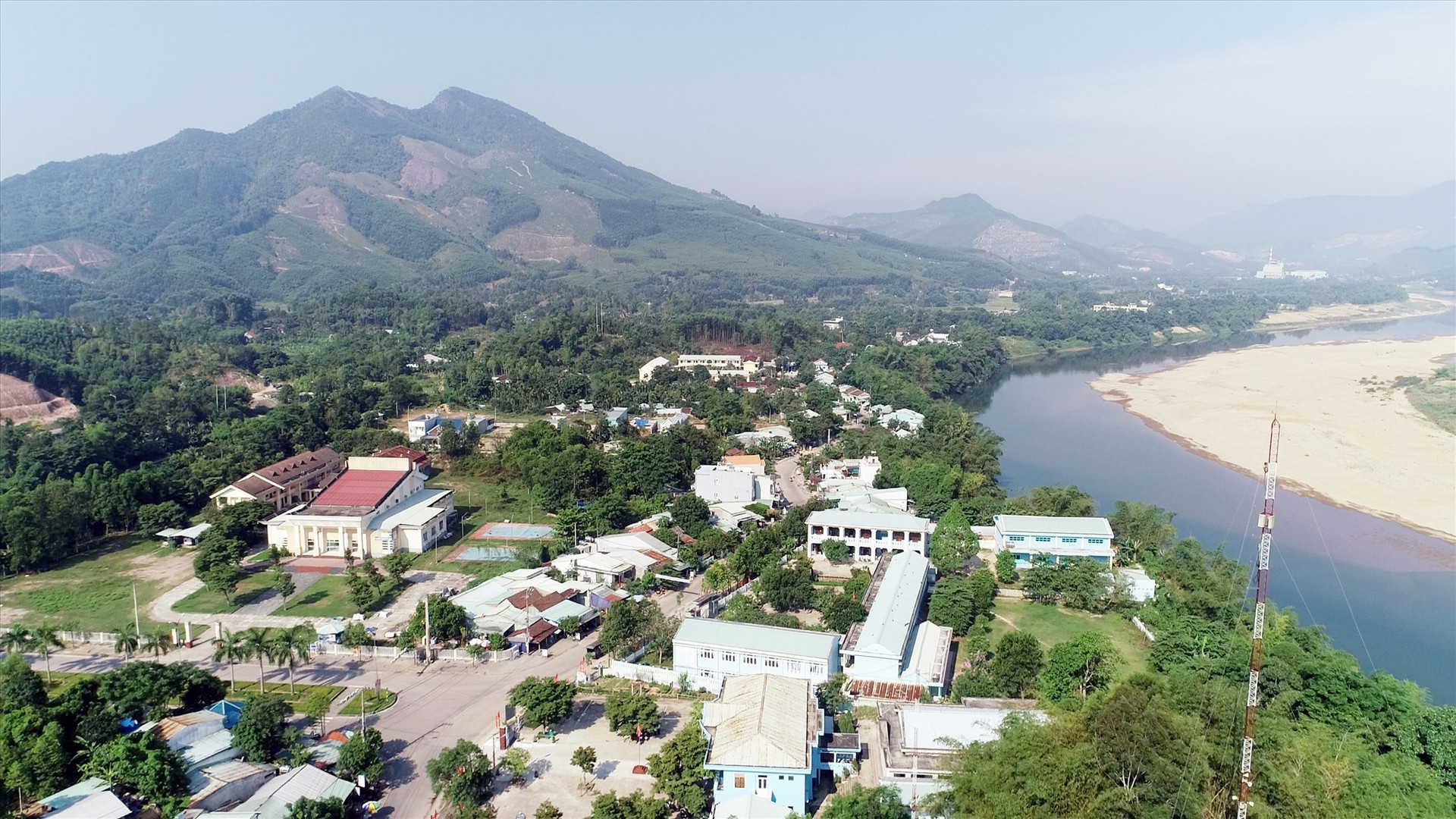 Huyện Nông Sơn được Tỉnh ủy thống nhấp sáp nhập với huyện Quế Sơn để thành lập đơn vị hành chính cấp huyện mới. Ảnh: M.T