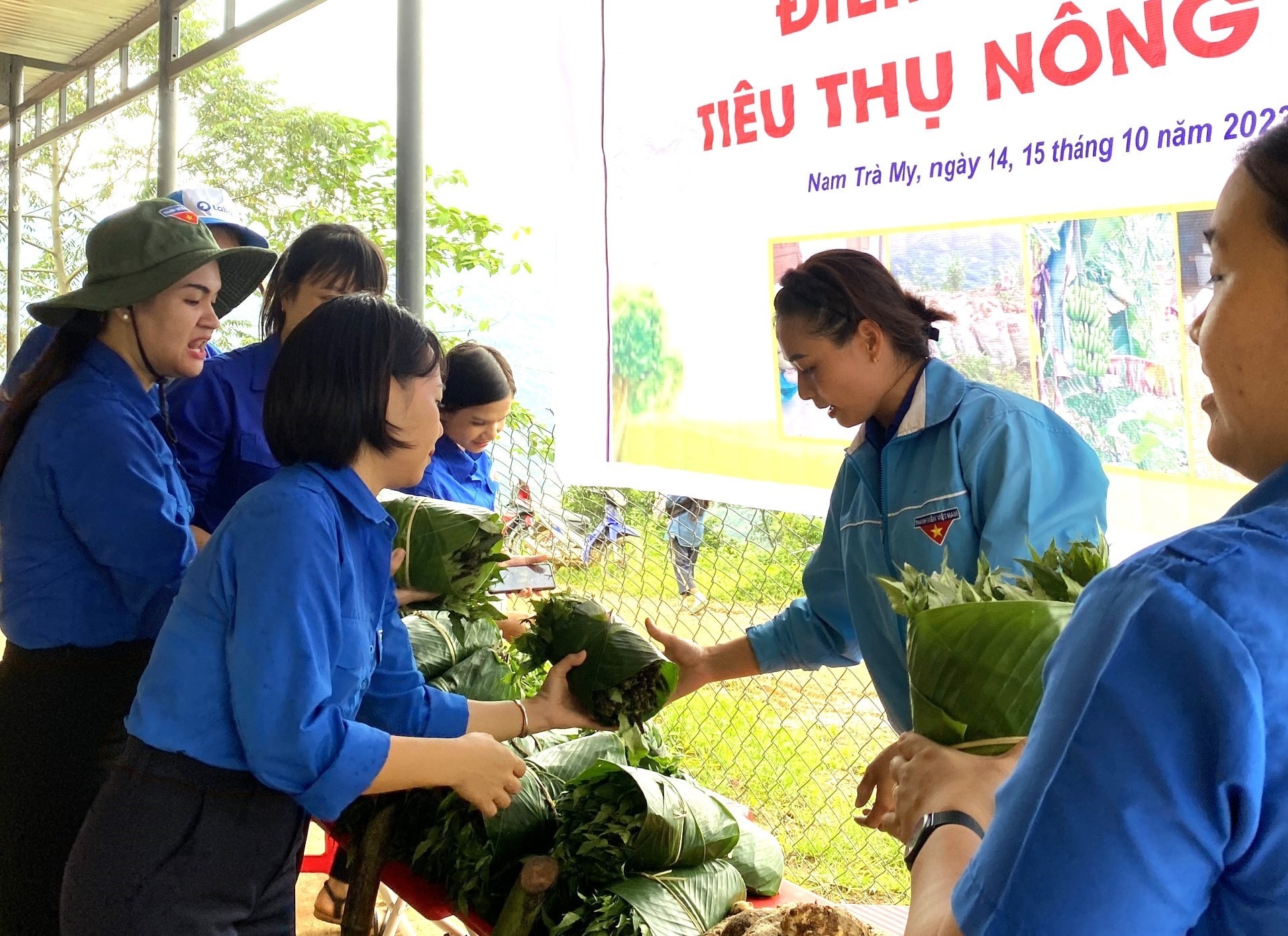 Thanh niên tổ chức