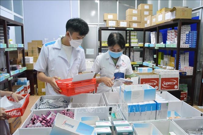 Trong tháng 10/2023, Cục Quản lý Dược đã gia hạn gần 2.000 loại thuốc sản xuất trong nước và thuốc nước ngoài. Ảnh minh họa: Tuấn Anh/TTXVN