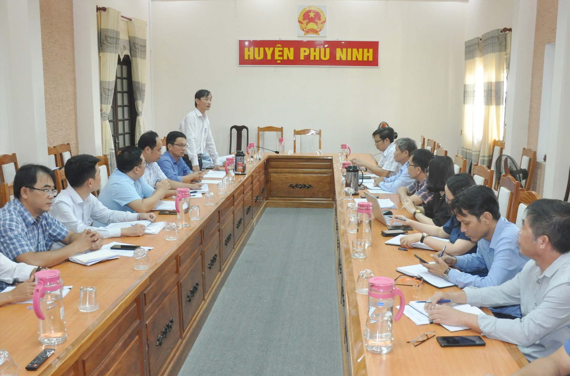 Đoàn kiểm tra công tác cải cách hành chính và chuyển đổi số năm 2023 của Sở Nội vụ tiến hành kiểm tra tại huyện Phú Ninh. Ảnh: P.V