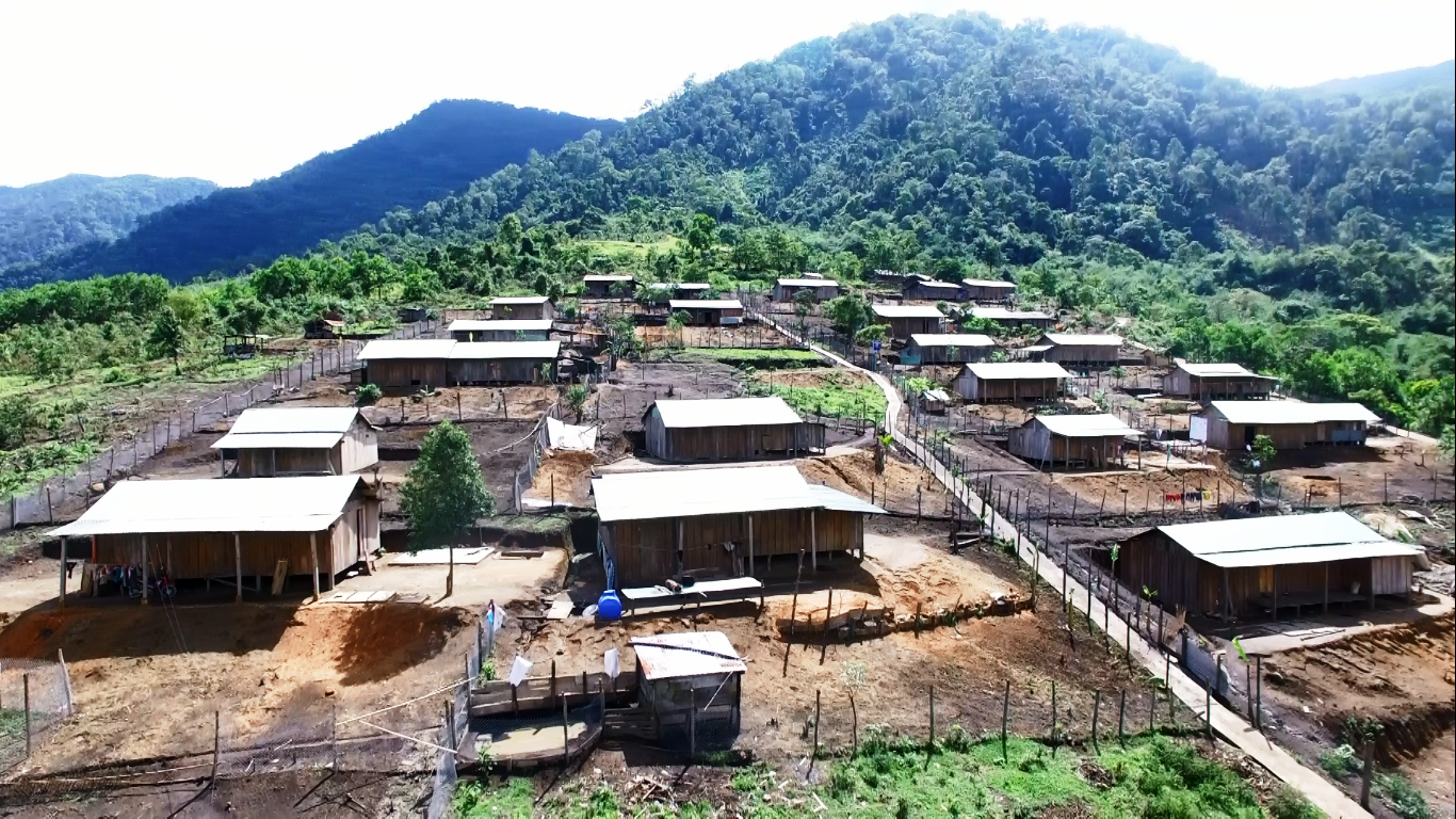 Chương trình hỗ trợ nhà tạm giúp người dân vùng núi Quảng Nam định cư bền vững. Ảnh: HV