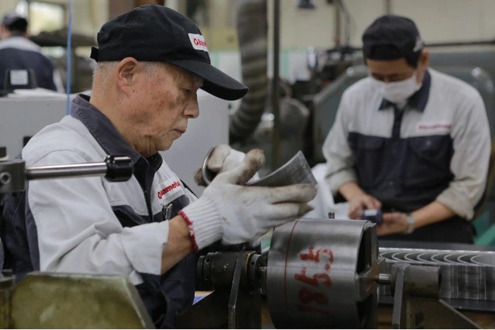 Ngày càng có nhiều lao động lớn tuổi ở Nhật Bản do nguồn nhân lực ở nước này thiếu trầm trọng (Ảnh: Nikkei)
