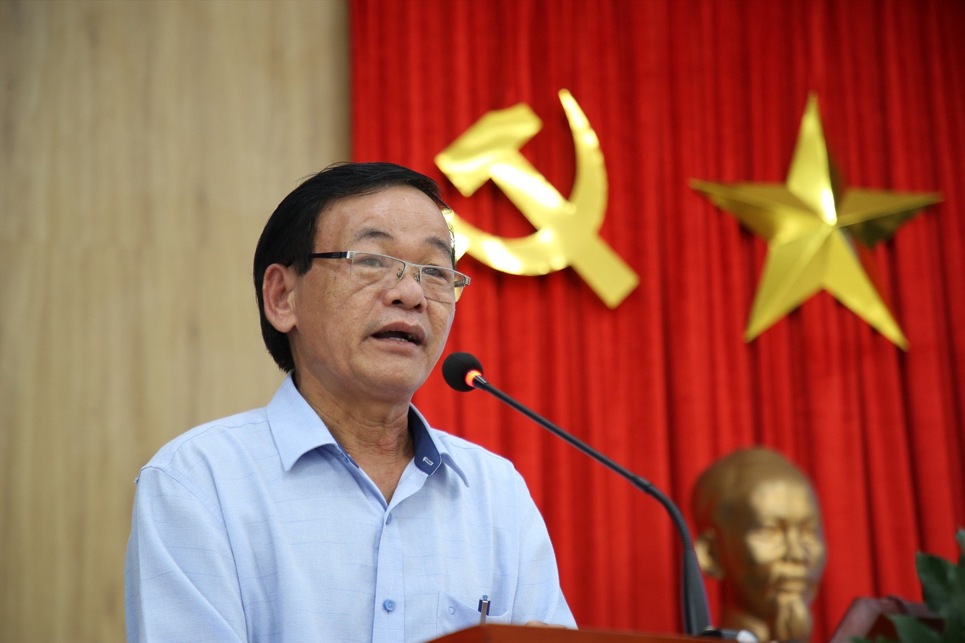 Ông Trần Khắc Thắng - Phó ban Tuyên giáo Tỉnh ủy phát biểu tại hội nghị cộng tác viên tiêu biểu Báo Quảng Nam. Ảnh: ALĂNG NGƯỚC