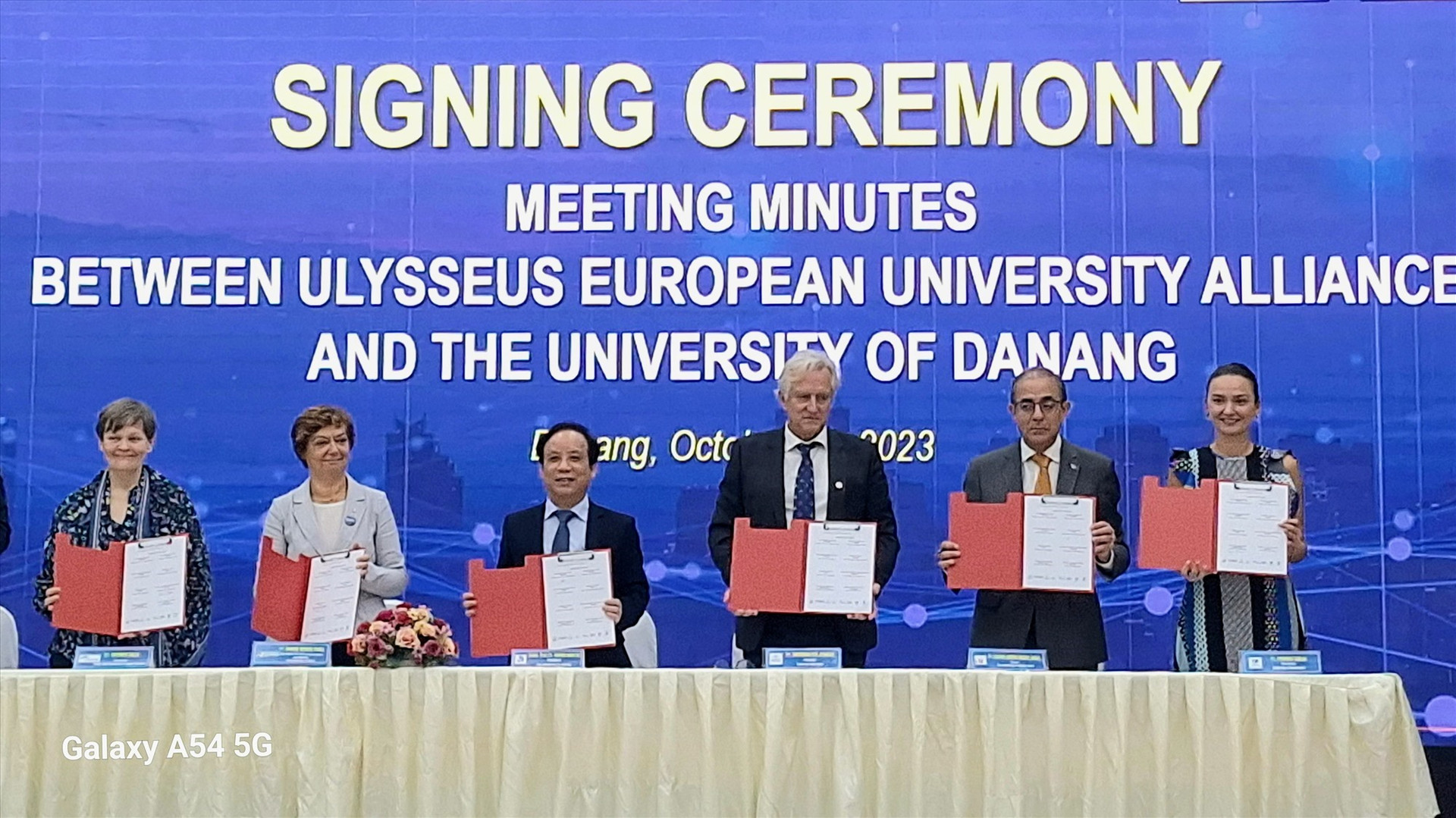 The University of Da Nang and the Ulysseus Alliance signed a cooperation agreement on the morning of October 24.