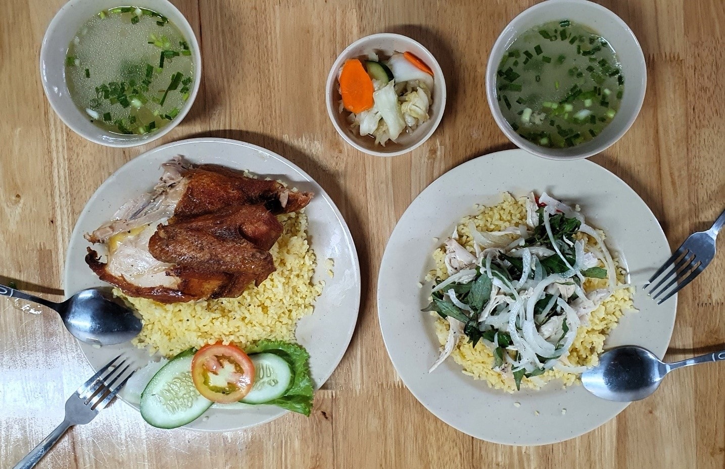 Mỗi đĩa cơm gà được nấu bằng tất cả đam mê và sáng tạo.Ảnh: NHƯ HẠNH