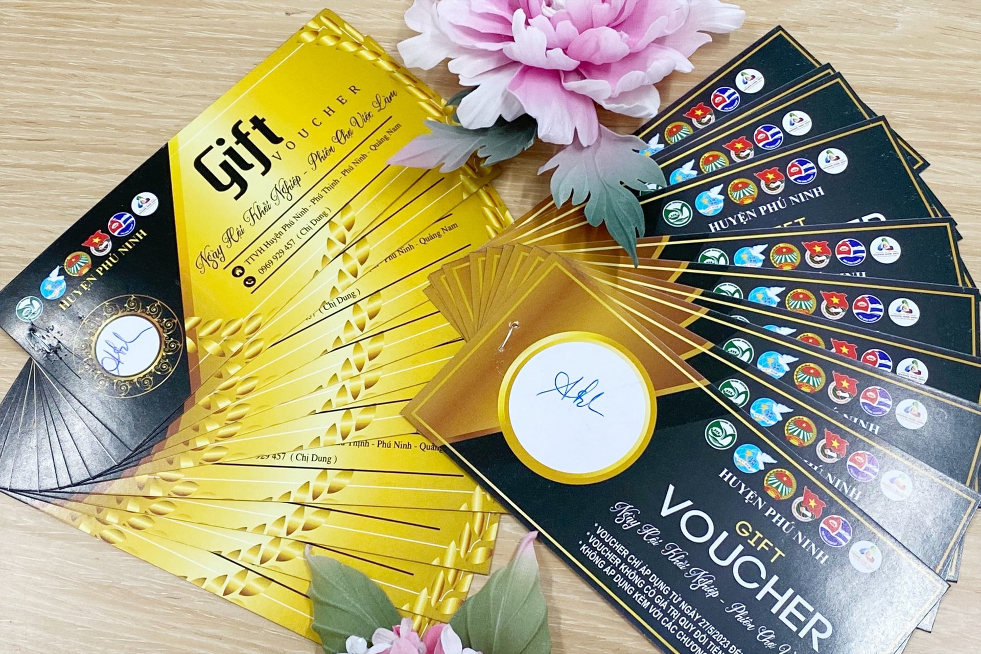 Sáng tạo trong việc phát hành Voucher đã giúp các phiên chợ của Hội KNST Phú Ninh đạt thành công. Ảnh: PHAN VINH