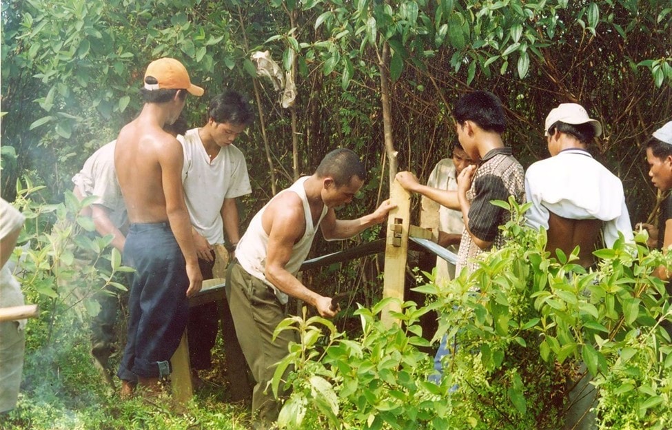 Người Ve chuẩn bị chôn cất người chết. Ảnh: ST