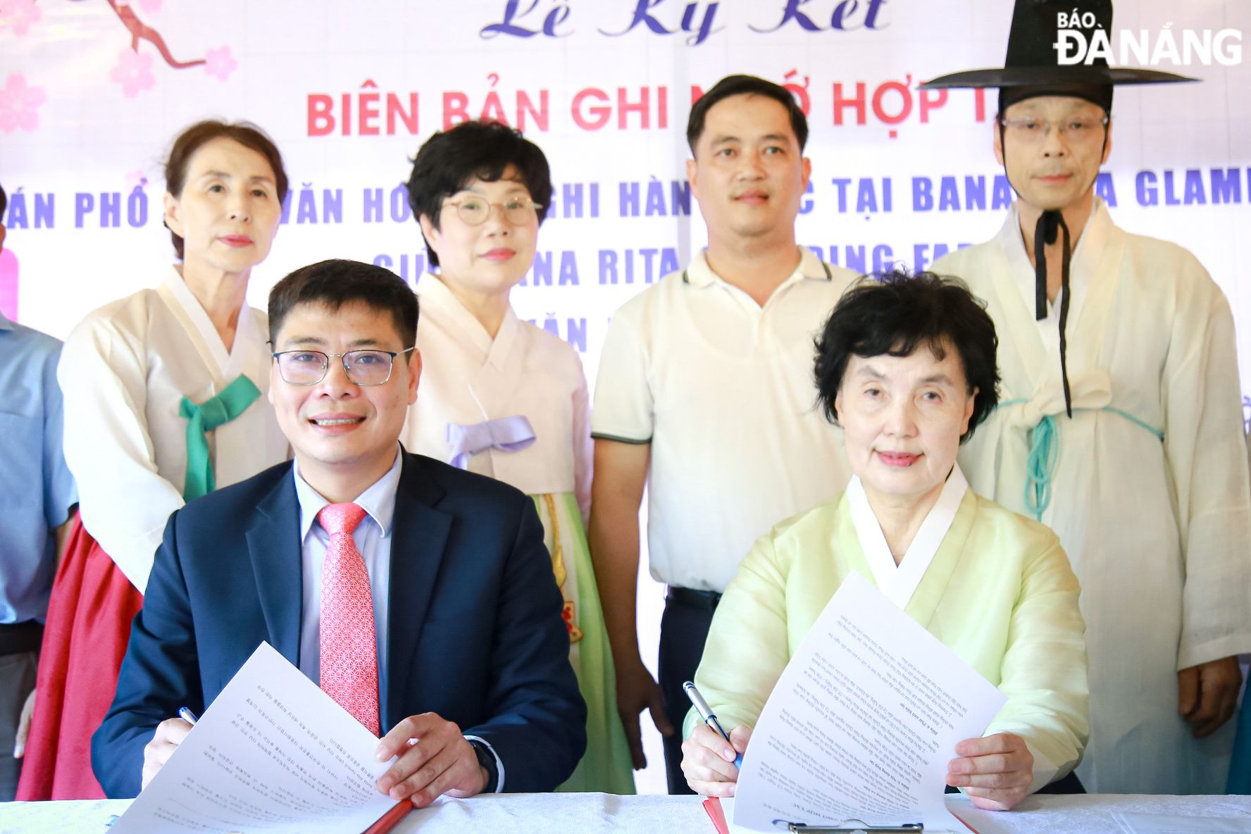Bana Rita Glamping Farm và Trung tâm văn hóa lễ nghi URI Hàn Quốc đã thực hiện ký kết chuyển giao nghi thức lễ trưởng thành, lễ cưới truyền thống văn hóa Hàn Quốc.