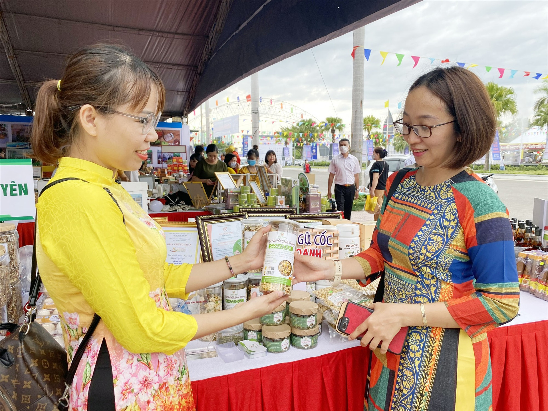 Nhiều sản phẩm nông sản Quảng Nam có chất lượng tốt, mẫu mã đẹp có thể xuất khẩu ra các thị trường quốc tế. Ảnh: V.L