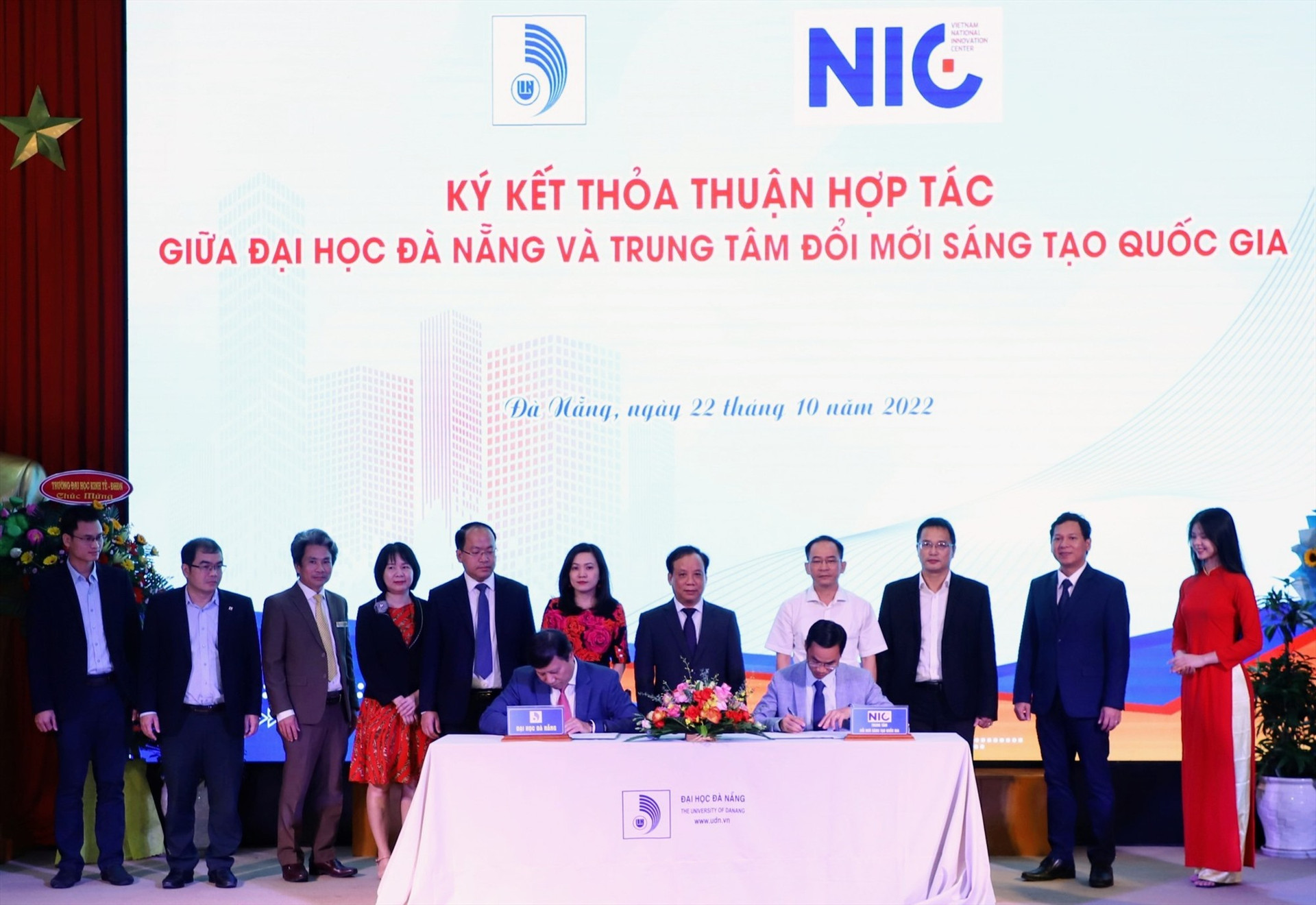 Quảng cảnh ký kết hợp tác giữa NIC và Đại học Đà Nẵng. Ảnh ĐHĐN