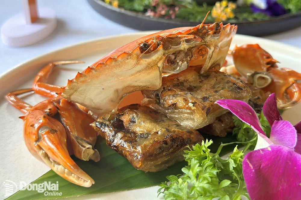 Hai Phong crab spring rolls.
